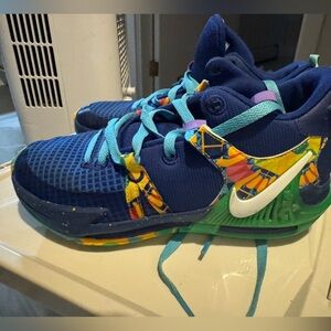 LeBron Nike Kids Sneakers in Blue and Green sz 6.5 Youth